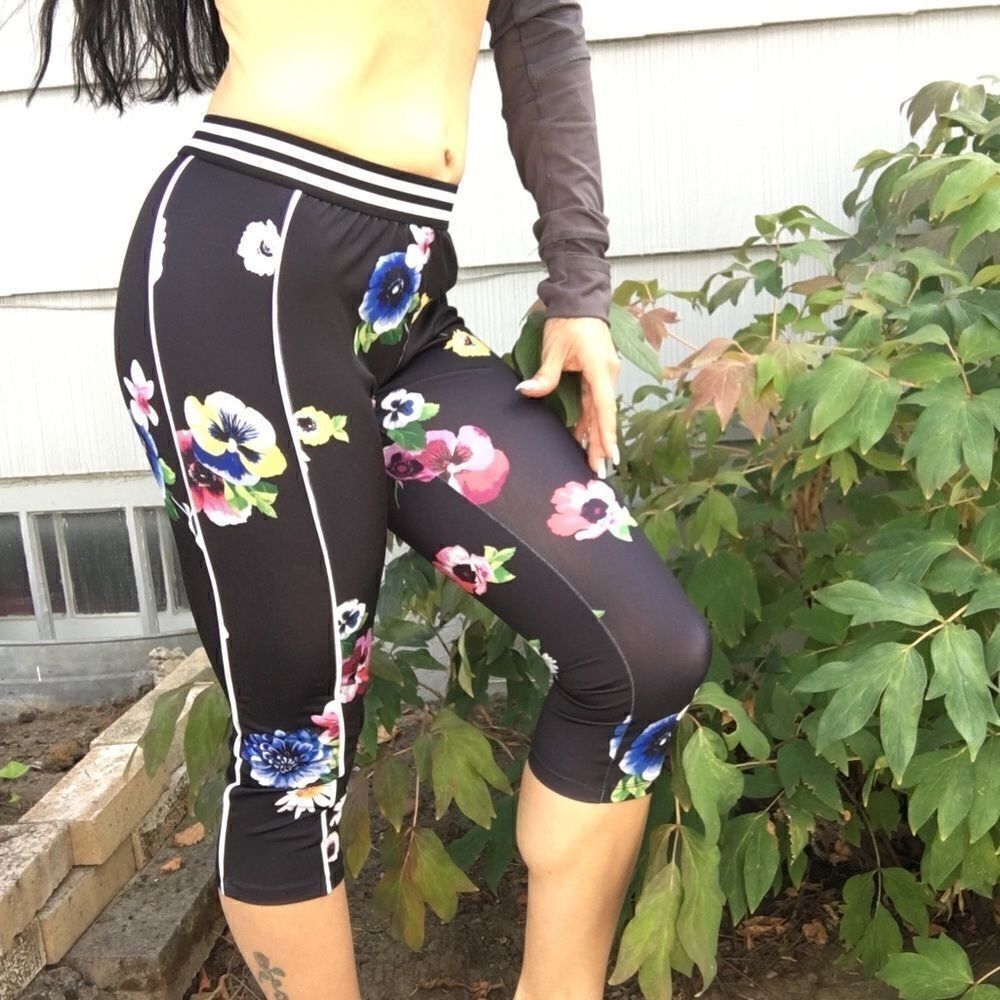 Forever 21 floral capris athletic pants
